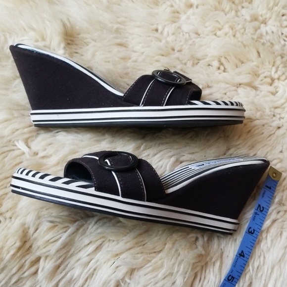 AE Wedge Sandals - Picture 7 of 7